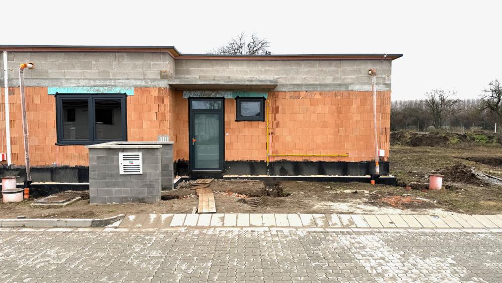 +++ NOVÉ NA KLÚČ DOKONČENÉ RODINNÉ DOMY VO VEĽKÝCH KOSTOLANOCH NA VYSIELAČI++