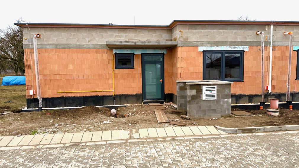 +++ NOVÉ NA KLÚČ DOKONČENÉ RODINNÉ DOMY VO VEĽKÝCH KOSTOLANOCH NA VYSIELAČI++