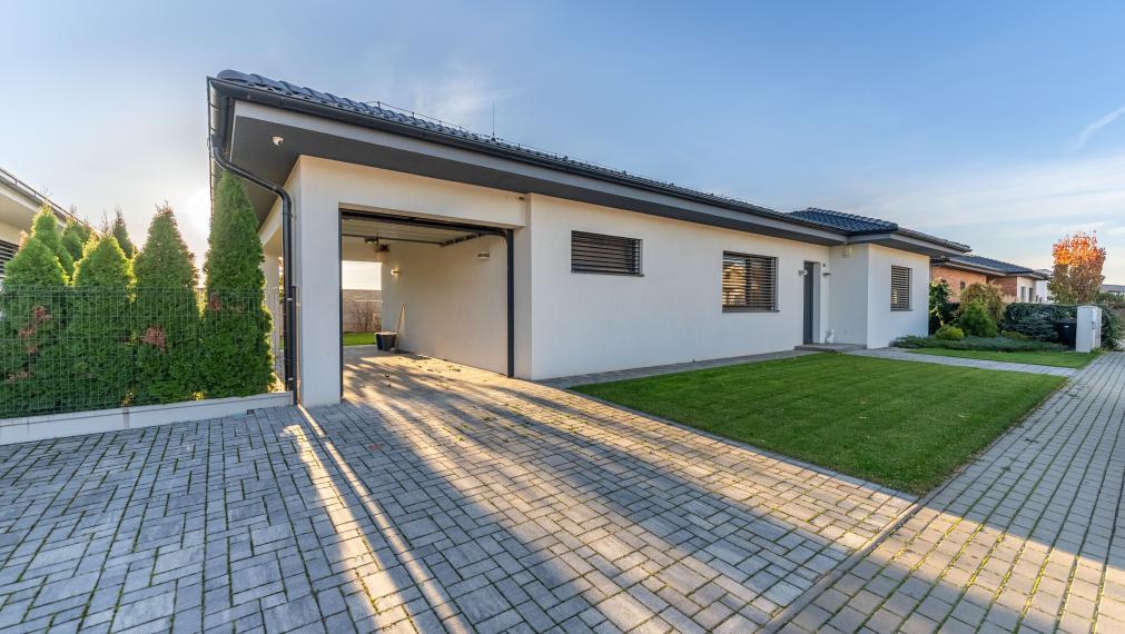 +++ NA PREDAJ KRÁSNA NOVOSTAVBA RODINNÉHO DOMU LEN KÚSOK OD TRNAVY+++