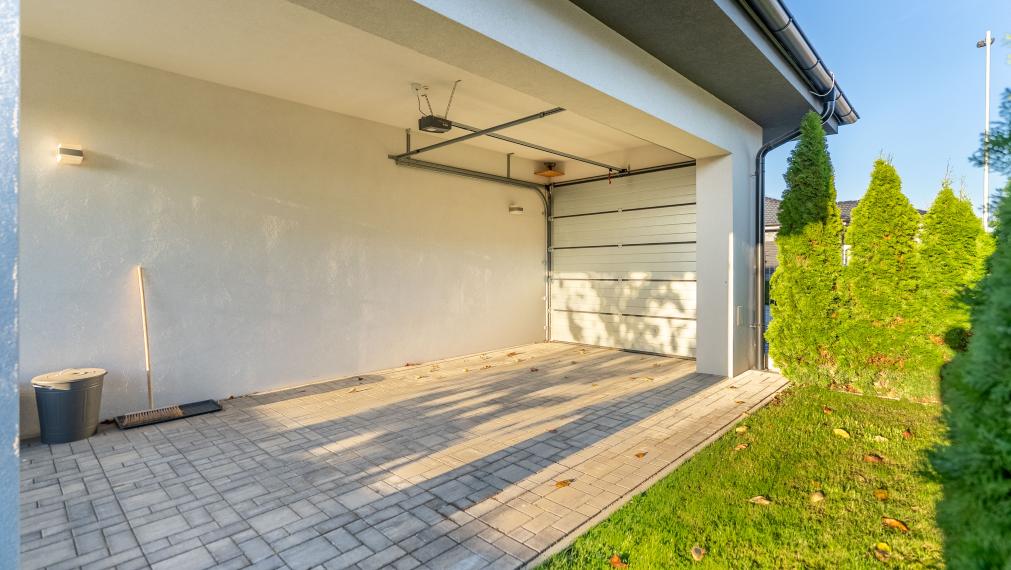 +++ NA PREDAJ KRÁSNA NOVOSTAVBA RODINNÉHO DOMU LEN KÚSOK OD TRNAVY V OBCI ZELENEČ+++