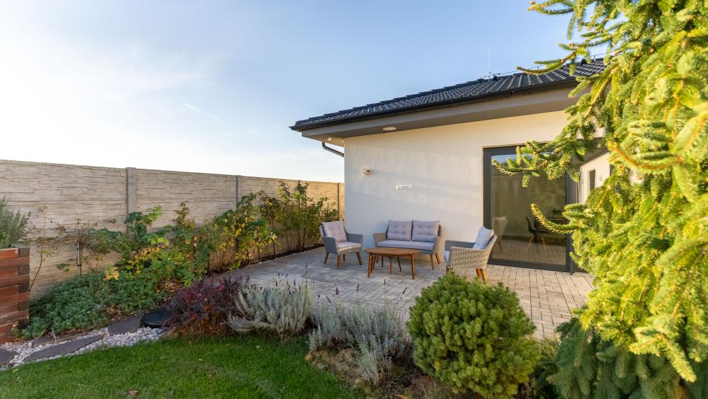 +++ NA PREDAJ KRÁSNA NOVOSTAVBA RODINNÉHO DOMU LEN KÚSOK OD TRNAVY V OBCI ZELENEČ+++