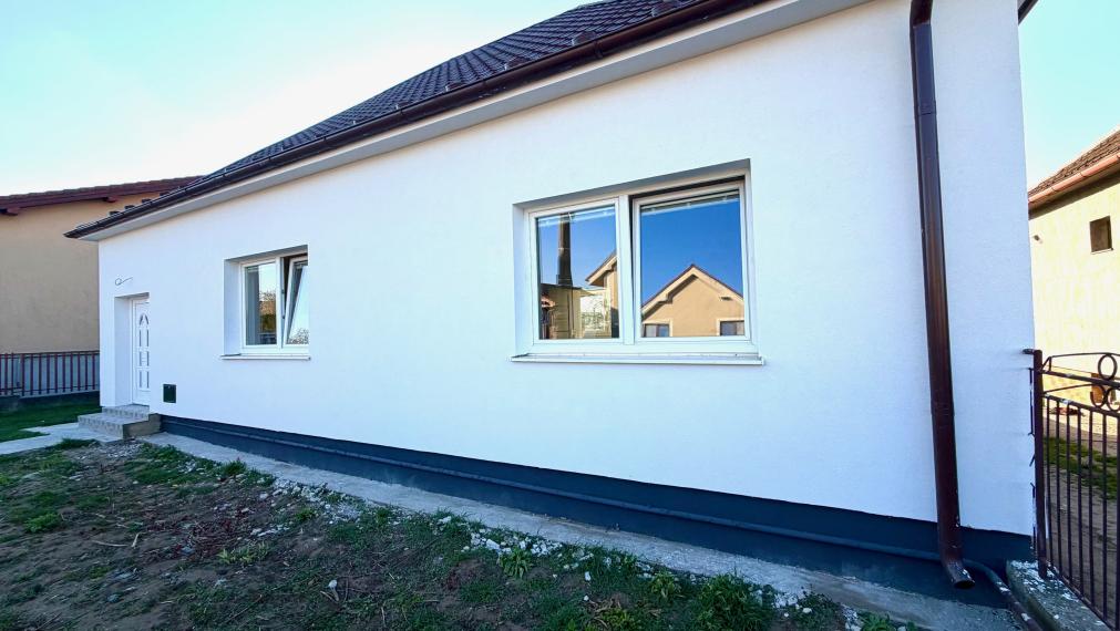 +++ KRÁSNE ZREKONŠTRUOVANÝ RODINNÝ DOM NA PARÁDNOM POZEMKU V TICHEJ ULIČKE NA PREDAJ+++