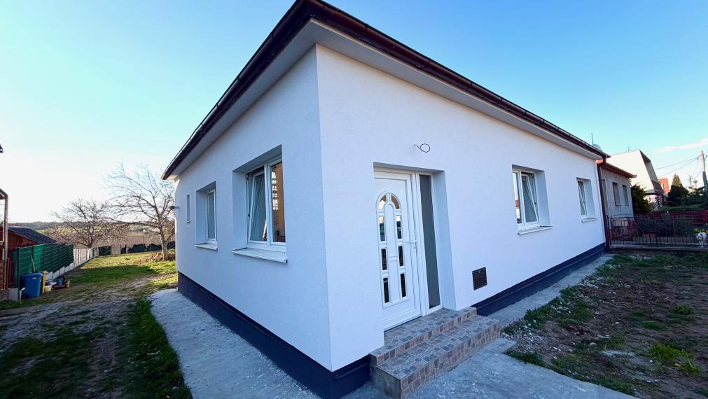 +++ KRÁSNE ZREKONŠTRUOVANÝ RODINNÝ DOM NA PARÁDNOM POZEMKU V TICHEJ ULIČKE NA PREDAJ+++