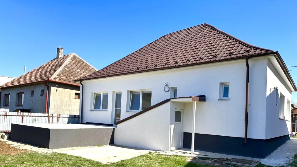 +++ KRÁSNE ZREKONŠTRUOVANÝ RODINNÝ DOM NA PARÁDNOM POZEMKU V TICHEJ ULIČKE NA PREDAJ+++