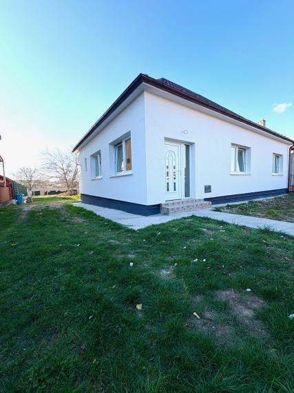 +++ KRÁSNE ZREKONŠTRUOVANÝ RODINNÝ DOM NA PARÁDNOM POZEMKU V TICHEJ ULIČKE NA PREDAJ+++