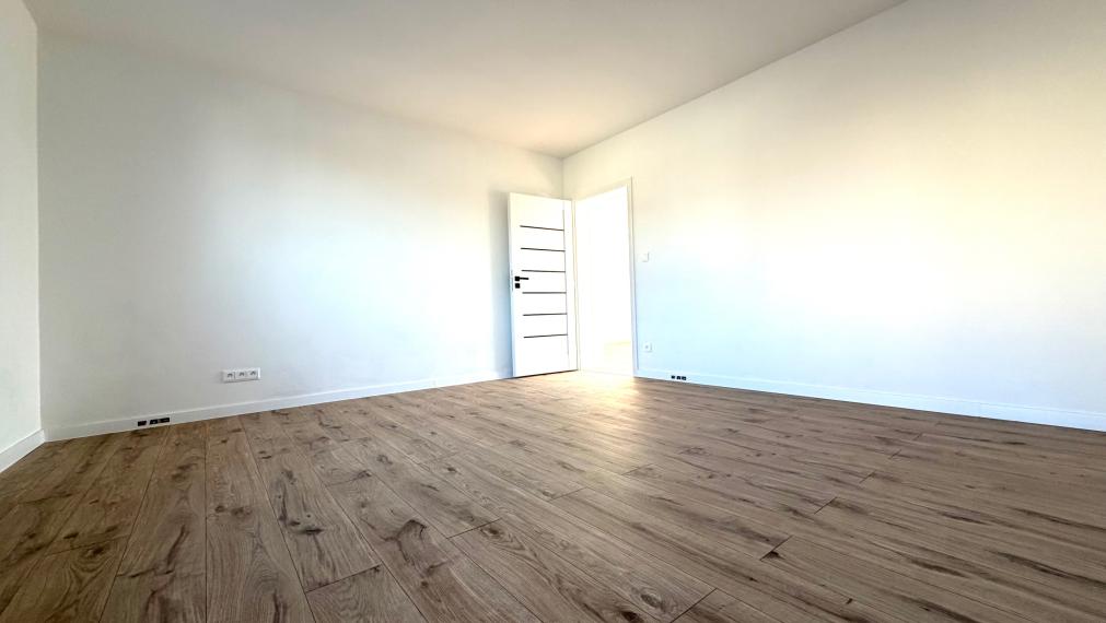 +++ KRÁSNE ZREKONŠTRUOVANÝ RODINNÝ DOM NA PARÁDNOM POZEMKU V TICHEJ ULIČKE NA PREDAJ+++