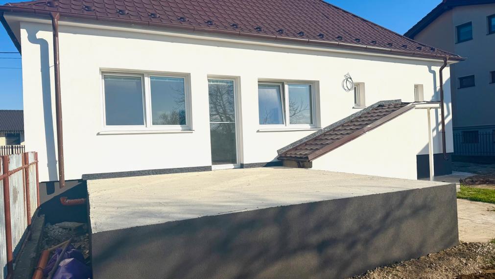 +++ KRÁSNE ZREKONŠTRUOVANÝ RODINNÝ DOM NA PARÁDNOM POZEMKU V TICHEJ ULIČKE NA PREDAJ+++