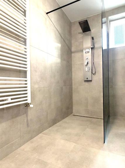 +++ KRÁSNE ZREKONŠTRUOVANÝ RODINNÝ DOM NA PARÁDNOM POZEMKU V TICHEJ ULIČKE NA PREDAJ+++