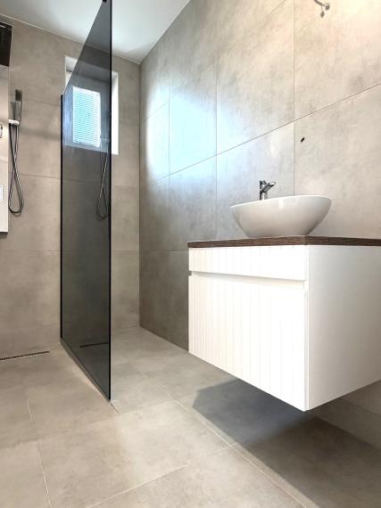 +++ KRÁSNE ZREKONŠTRUOVANÝ RODINNÝ DOM NA PARÁDNOM POZEMKU V TICHEJ ULIČKE NA PREDAJ+++