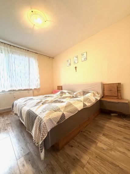 +++ NA PREDAJ ZREKONŠTRUOVANÝ 3,5 IZBOVÝ BYT NA GOLIANOVEJ ULICI V NITRE – KLOKOČINA+++