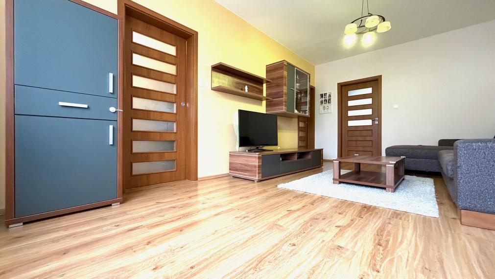 +++ NA PREDAJ ZREKONŠTRUOVANÝ 3,5 IZBOVÝ BYT NA GOLIANOVEJ ULICI V NITRE – KLOKOČINA+++