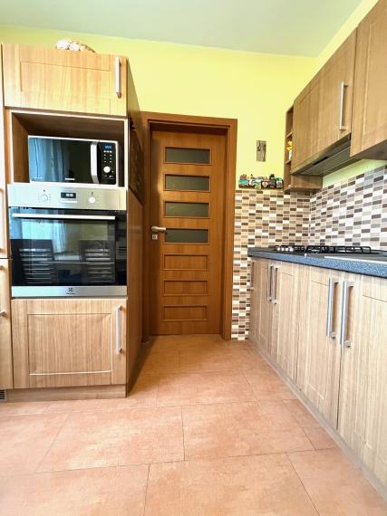 +++ NA PREDAJ ZREKONŠTRUOVANÝ 3,5 IZBOVÝ BYT NA GOLIANOVEJ ULICI V NITRE – KLOKOČINA+++