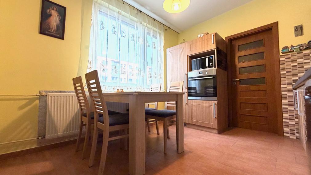 +++ NA PREDAJ ZREKONŠTRUOVANÝ 3,5 IZBOVÝ BYT NA GOLIANOVEJ ULICI V NITRE – KLOKOČINA+++