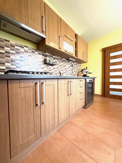 +++ NA PREDAJ ZREKONŠTRUOVANÝ 3,5 IZBOVÝ BYT NA GOLIANOVEJ ULICI V NITRE – KLOKOČINA+++