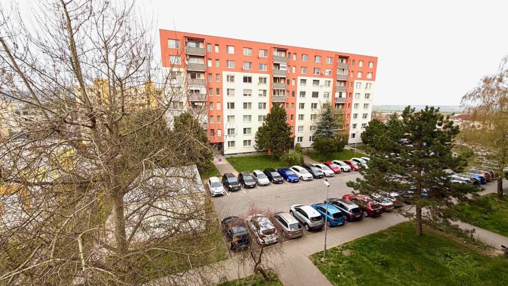 +++ NA PREDAJ ZREKONŠTRUOVANÝ 3,5 IZBOVÝ BYT NA GOLIANOVEJ ULICI V NITRE – KLOKOČINA+++