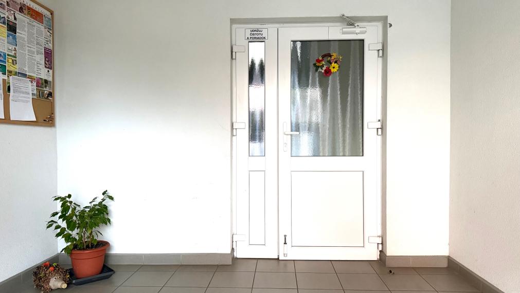 +++ NA PREDAJ ZREKONŠTRUOVANÝ 3,5 IZBOVÝ BYT NA GOLIANOVEJ ULICI V NITRE – KLOKOČINA+++