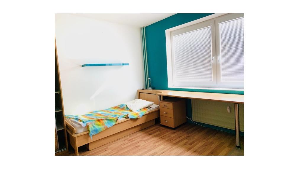 +++ NOVINKA +++ VEĽKOMETRÁŽNY 3 IZBOVÝ BYT V CENTRE SEREDE NA PREDAJ +++