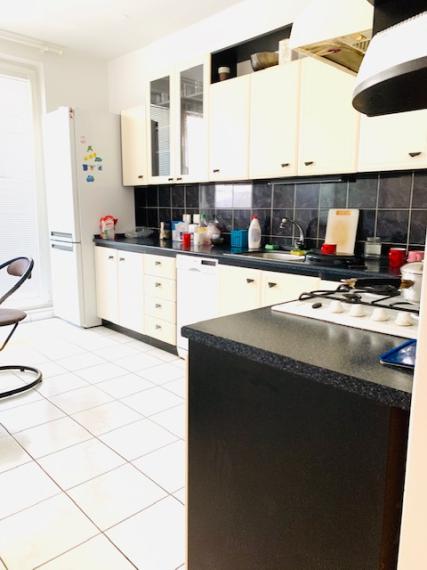 +++ NOVINKA +++ VEĽKOMETRÁŽNY 3 IZBOVÝ BYT V CENTRE SEREDE NA PREDAJ +++