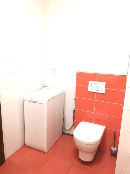 PRENÁJOM 1 IZBOVÉHO BYTU V NOVOSTAVBE V TRNAVE NA STAROHÁJSKEJ ULICI 46m2 ZA 550,-EURO S ENERGIAMI A INTERNETOM