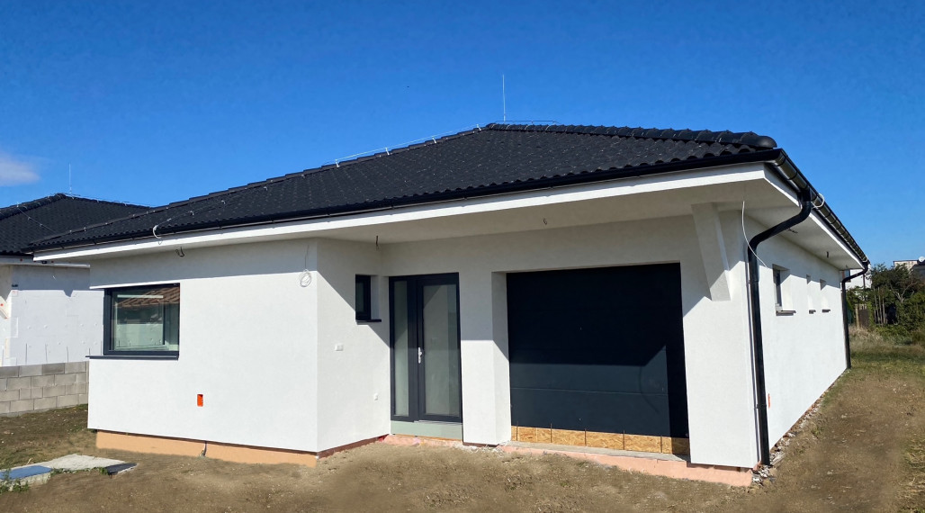 KRÁSNY RODINNÝ DOM S GARÁŽOU KÚSOK OD TRNAVY NA PREDAJ