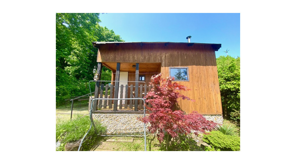 +++ NA PREDAJ CHATA S KRÁSNYM POZEMKOM A VÝHĽADMI V KARPATOCH+++