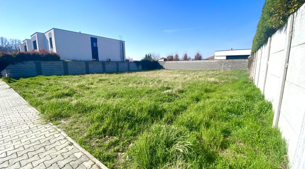 +++ KRÁSNY STAVEBNÝ POZEMOK NA KAMENNEJ CESTE V TRNAVE NA PREDAJ - 606m2++++