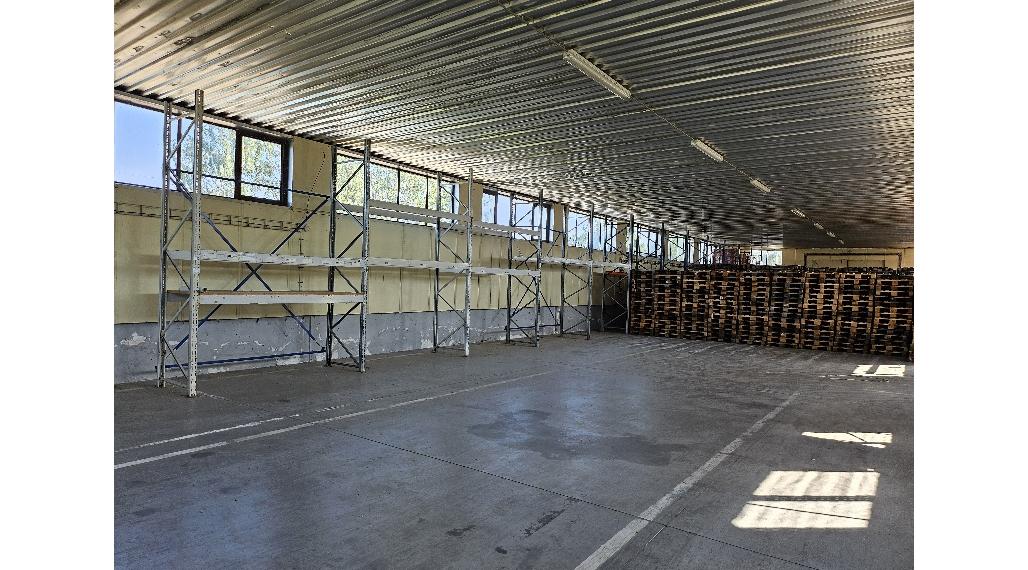 +++ PRENÁJOM ADMINSTRATÍVNYCH PRIESTOROV A SKLAOVACEJ HALY NA STRATEGICKOM MIESTE PRI TRNAVE+++