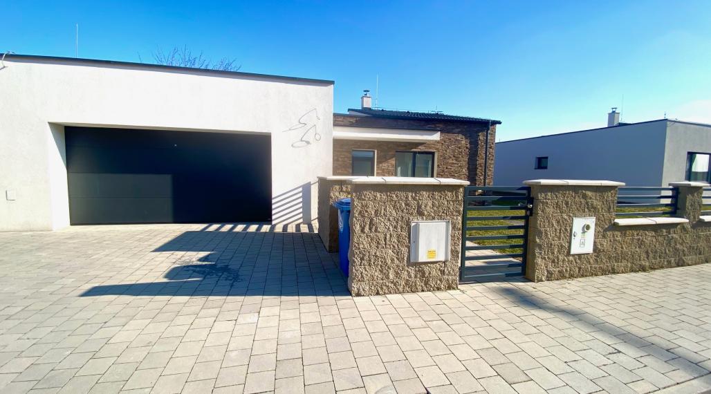 +++ NOVOSTAVBA 4 IZBOVÉHO RODINNÉHO DOMU S DVOJGARÁŽOU ZA 218.000,-+++