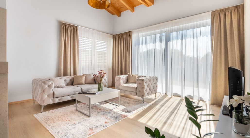 +++ NÁDHERNÝ RODINNÝ DOM S GARÁŽOU VO VEĽKÝCH KOSTOLANOCH NA PREDAJ+++