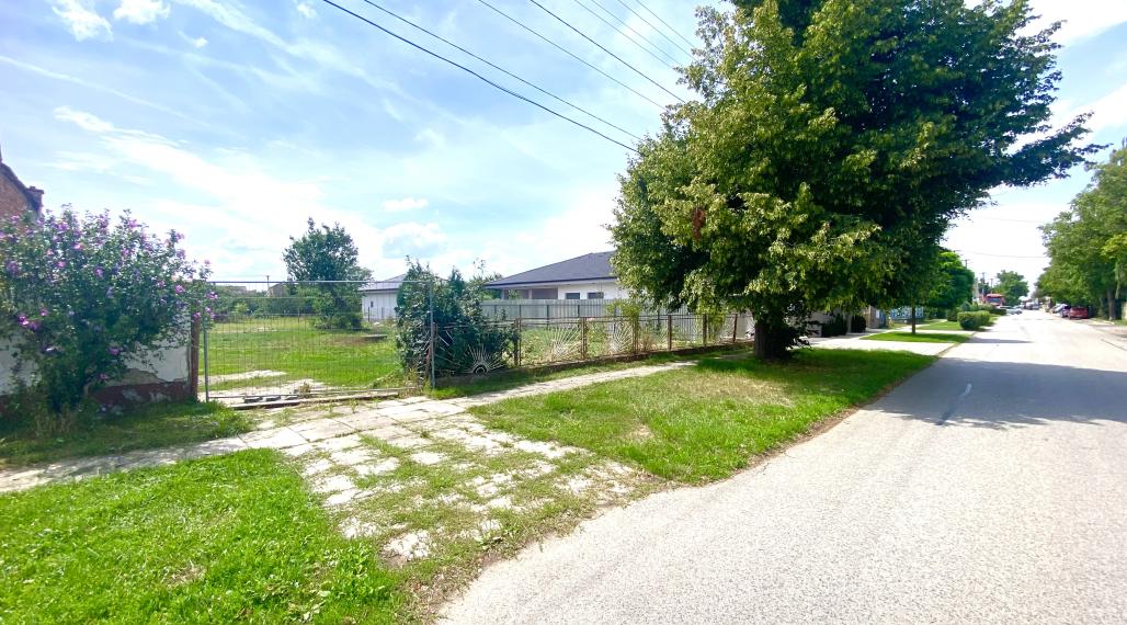 EXKLUZÍVNY STAVEBNÝ POZEMOK V ŠPAČINCIACH PRI IHRISKU 863m2 NA PREDAJ