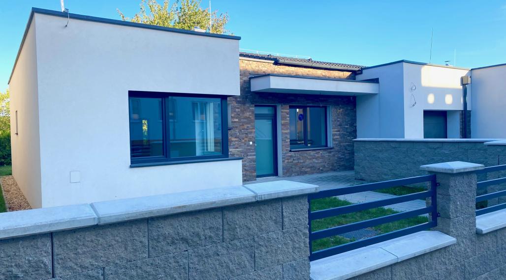 +++NA PREDAJ  NOVOSTAVBA RODINNÉHO DOMU S GARÁŽOU ZA CENU BYTU +++