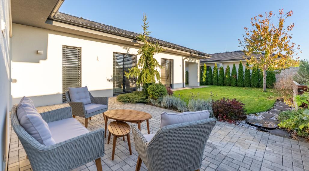 +++ NA PREDAJ KRÁSNA NOVOSTAVBA RODINNÉHO DOMU LEN KÚSOK OD TRNAVY V OBCI ZELENEČ+++