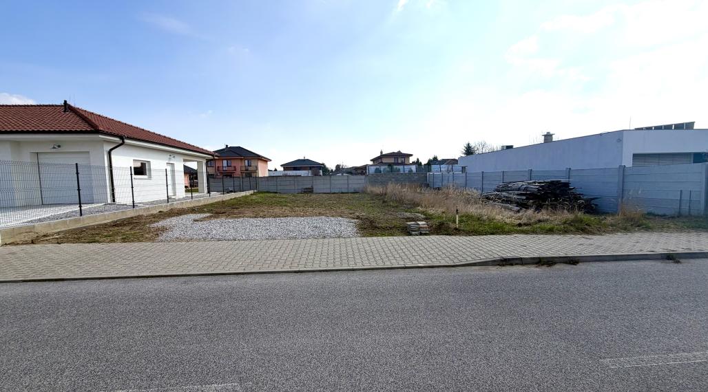 +++ IEDEÁLNY STAVEBNÝ POZEMOK V TRNAVE SO VŠETKÝMI SIEŤAMI A OPLOTENÝ+++