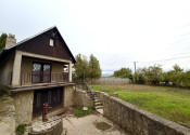 ZDRAVÁ MUROVANÁ CHATA/MENŠÍ DOM NA KRÁSNOM POZEMKU NA SUCHOVSKEJ PRIEHRADE NA PREDAJ - fotografia 1