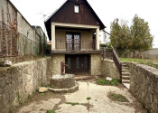 ZDRAVÁ MUROVANÁ CHATA/MENŠÍ DOM NA KRÁSNOM POZEMKU NA SUCHOVSKEJ PRIEHRADE NA PREDAJ - fotografia 3