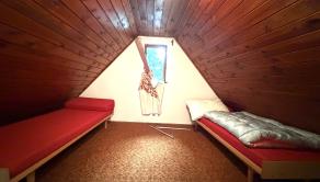 ZDRAVÁ MUROVANÁ CHATA/MENŠÍ DOM NA KRÁSNOM POZEMKU NA SUCHOVSKEJ PRIEHRADE NA PREDAJ - fotografia 16