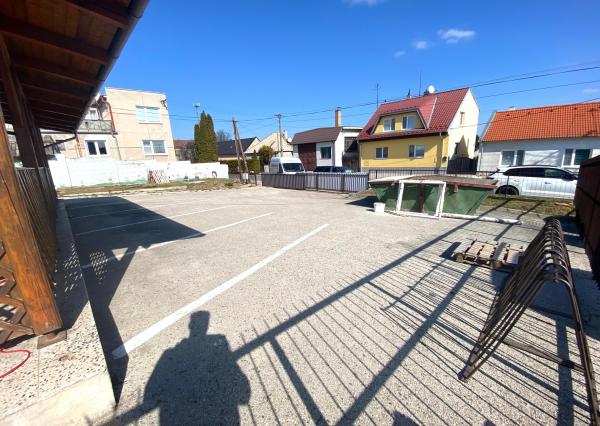 +++ TOP PONUKA+++ PREDAJ OBCHODNÉHO PRIESTORU NA KRÁSNOM POZEMKU V CENTRE BIELEHO KOSTOLA.