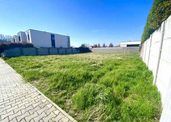 +++ KRÁSNY STAVEBNÝ POZEMOK NA KAMENNEJ CESTE V TRNAVE NA PREDAJ - 606m2++++