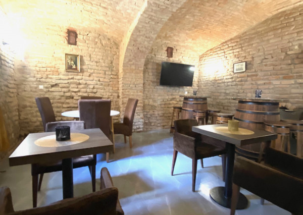 PRENÁJOM OBCHODNÉHO PRIESTORU V TRNAVE V CENTRE MESTA NA HALENÁRSKEJ