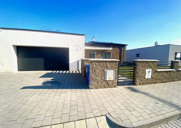 +++ NOVOSTAVBA 4 IZBOVÉHO RODINNÉHO DOMU S DVOJGARÁŽOU ZA 218.000,-+++