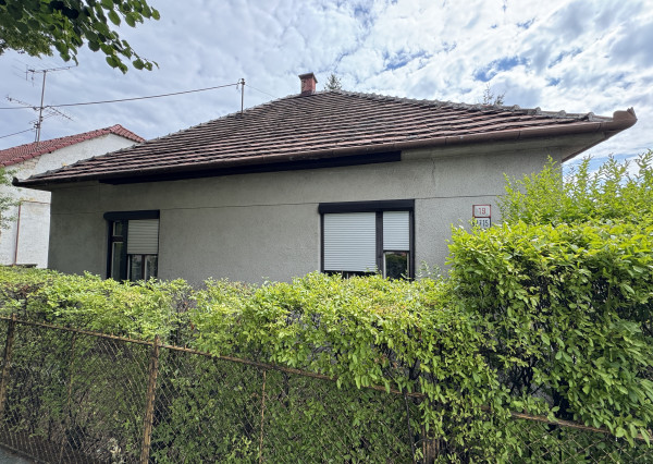 EXKLUZÍVNE – Rodinný dom s veľkým pozemkom v širšom centre Trnavy na predaj.