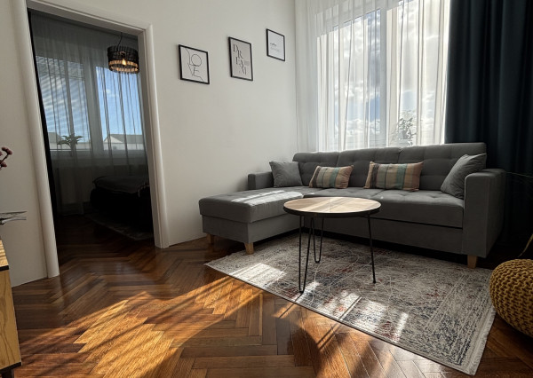 Ponúkame Vám  na prenájom 2,5 izbový byt  v Bytovom dome .