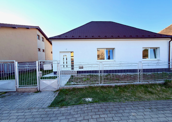 +++ KRÁSNE ZREKONŠTRUOVANÝ RODINNÝ DOM NA PARÁDNOM POZEMKU V TICHEJ ULIČKE NA PREDAJ+++