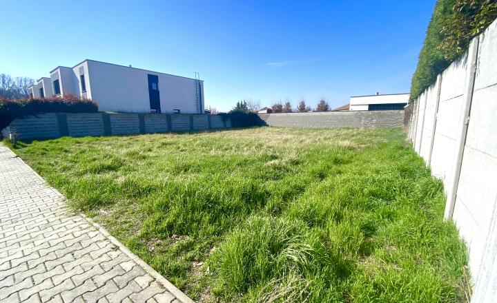 +++ KRÁSNY STAVEBNÝ POZEMOK NA KAMENNEJ CESTE V TRNAVE NA PREDAJ - 606m2++++
