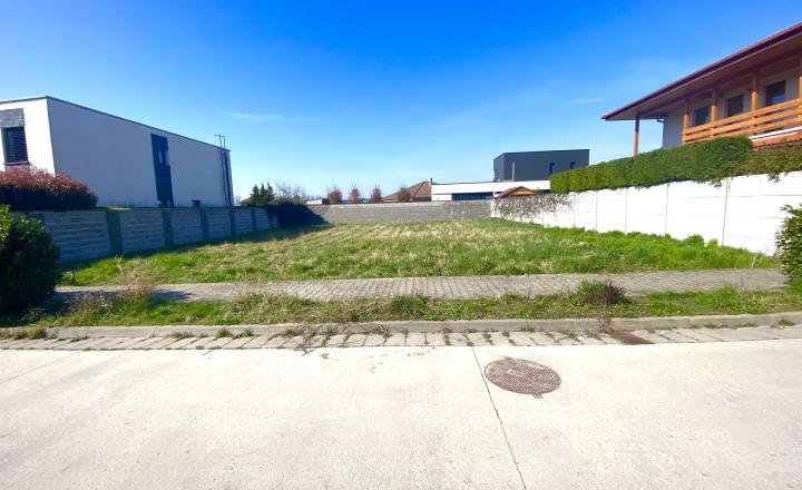 +++ KRÁSNY STAVEBNÝ POZEMOK NA KAMENNEJ CESTE V TRNAVE NA PREDAJ - 606m2++++ - fotografia 1