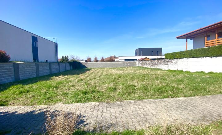 +++ KRÁSNY STAVEBNÝ POZEMOK NA KAMENNEJ CESTE V TRNAVE NA PREDAJ - 606m2++++ - fotografia 3
