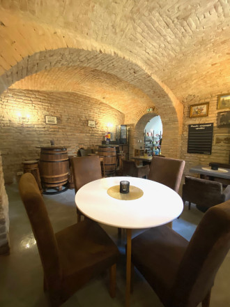 PRENÁJOM OBCHODNÉHO PRIESTORU V TRNAVE V CENTRE MESTA NA HALENÁRSKEJ - fotografia 1