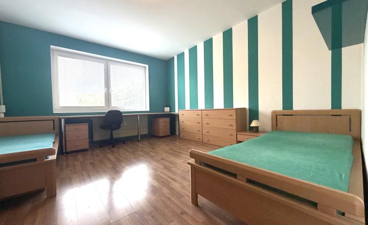 +++ NOVINKA +++ VEĽKOMETRÁŽNY 3 IZBOVÝ BYT V CENTRE SEREDE NA PREDAJ +++ - fotografia 4