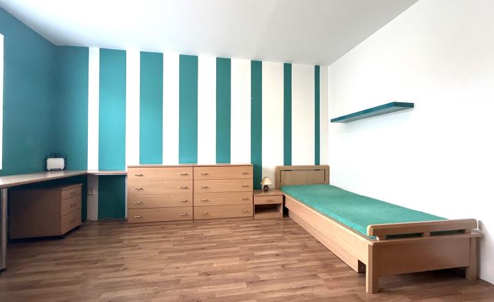 +++ NOVINKA +++ VEĽKOMETRÁŽNY 3 IZBOVÝ BYT V CENTRE SEREDE NA PREDAJ +++ - fotografia 5