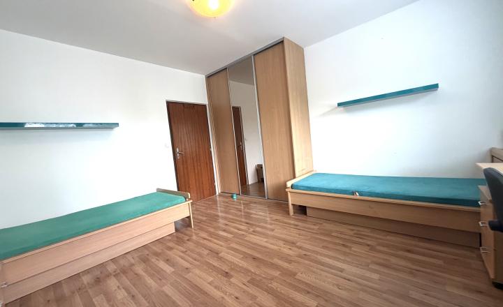 +++ NOVINKA +++ VEĽKOMETRÁŽNY 3 IZBOVÝ BYT V CENTRE SEREDE NA PREDAJ +++ - fotografia 6